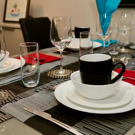 Aqua Dreams - Serviced Luxury Modern Belfast City Centre 2 Bed Apartment מראה חיצוני תמונה