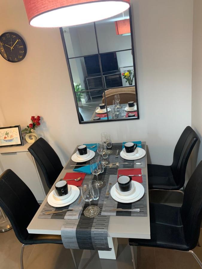Aqua Dreams - Serviced Luxury Modern Belfast City Centre 2 Bed Apartment מראה חיצוני תמונה