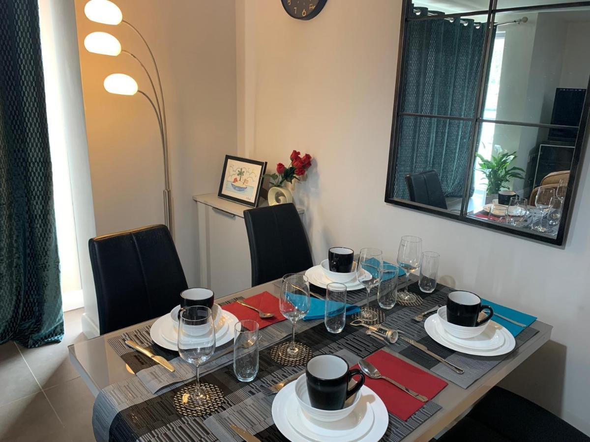 Aqua Dreams - Serviced Luxury Modern Belfast City Centre 2 Bed Apartment מראה חיצוני תמונה