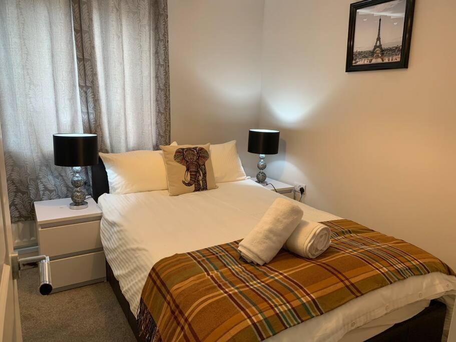 Aqua Dreams - Serviced Luxury Modern Belfast City Centre 2 Bed Apartment מראה חיצוני תמונה