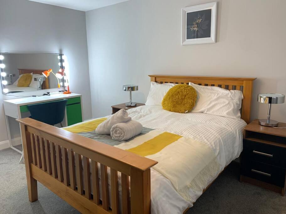 Aqua Dreams - Serviced Luxury Modern Belfast City Centre 2 Bed Apartment מראה חיצוני תמונה