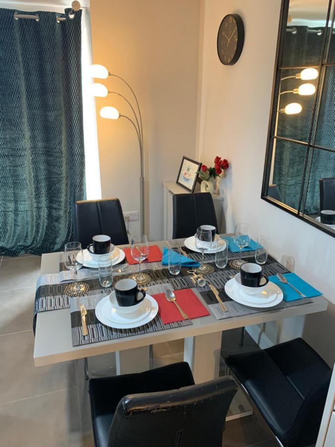 Aqua Dreams - Serviced Luxury Modern Belfast City Centre 2 Bed Apartment מראה חיצוני תמונה