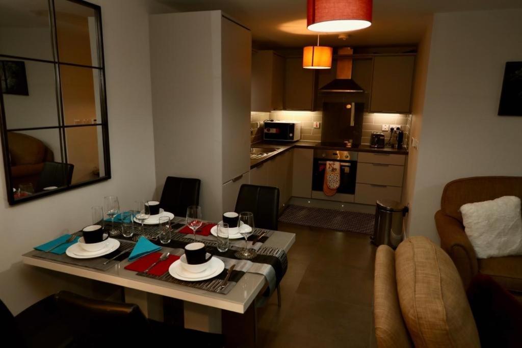 Aqua Dreams - Serviced Luxury Modern Belfast City Centre 2 Bed Apartment מראה חיצוני תמונה