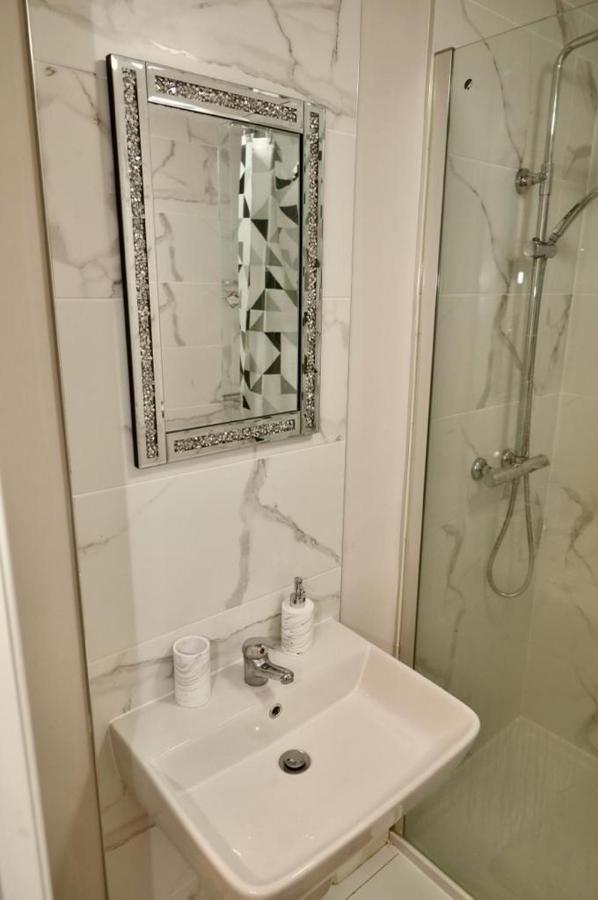 Aqua Dreams - Serviced Luxury Modern Belfast City Centre 2 Bed Apartment מראה חיצוני תמונה