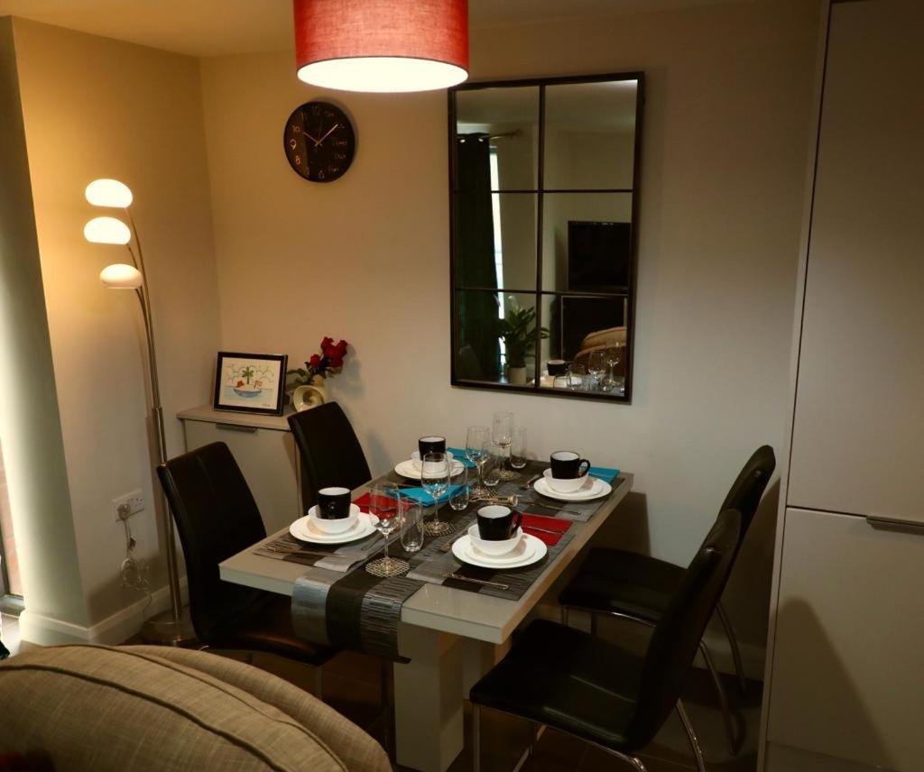 Aqua Dreams - Serviced Luxury Modern Belfast City Centre 2 Bed Apartment מראה חיצוני תמונה